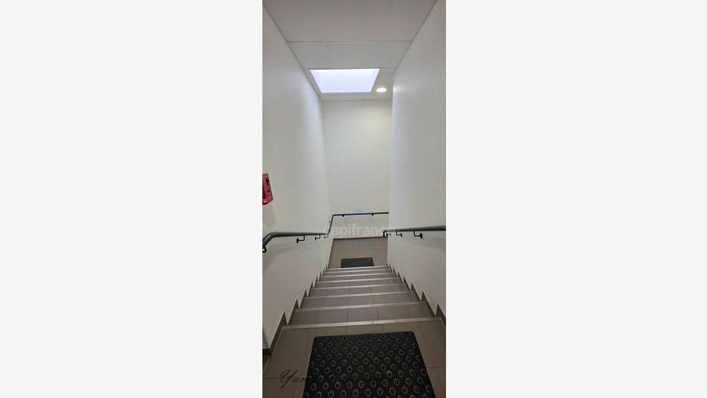 A louer local pro aménagé 70m² accès PMR à Tavaux 