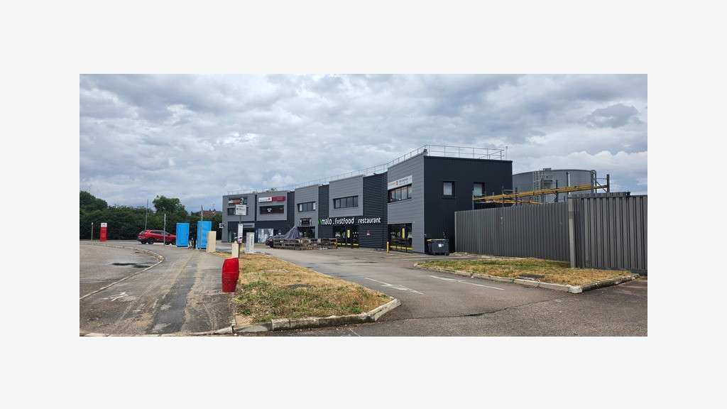 A louer local pro aménagé 70m² accès PMR à Tavaux 
