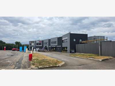 A louer local pro aménagé 70m² accès PMR à Tavaux