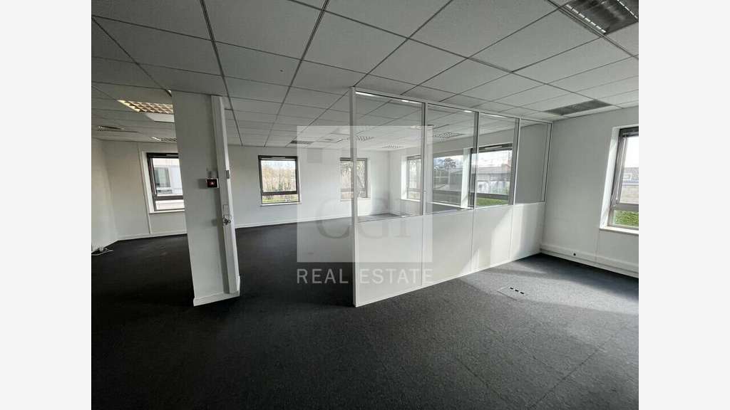 A louer bureaux 160m² Limonest au coeur de Techlid