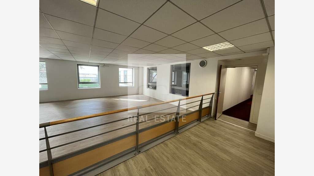 A louer bureaux 160m² Limonest au coeur de Techlid