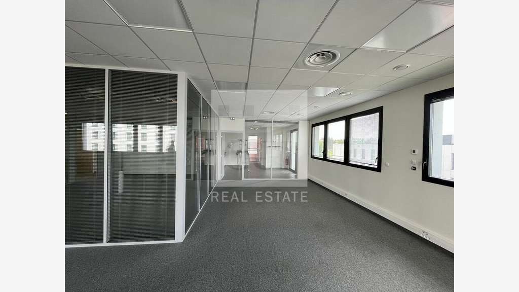 A louer bureaux 1817m² à Saint-Priest Technoland