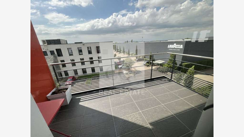 A louer bureaux 1817m² à Saint-Priest Technoland