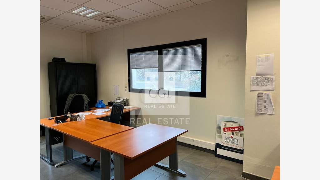 A louer bureaux 1817m² à Saint-Priest Technoland