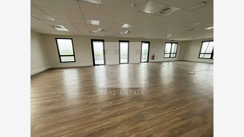 A louer bureaux 1817m² à Saint-Priest Technoland