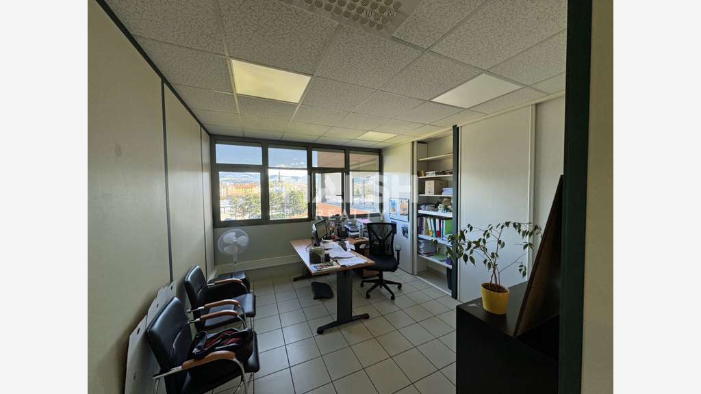 A louer bureaux 156m² grande terrasse à St-Étienne