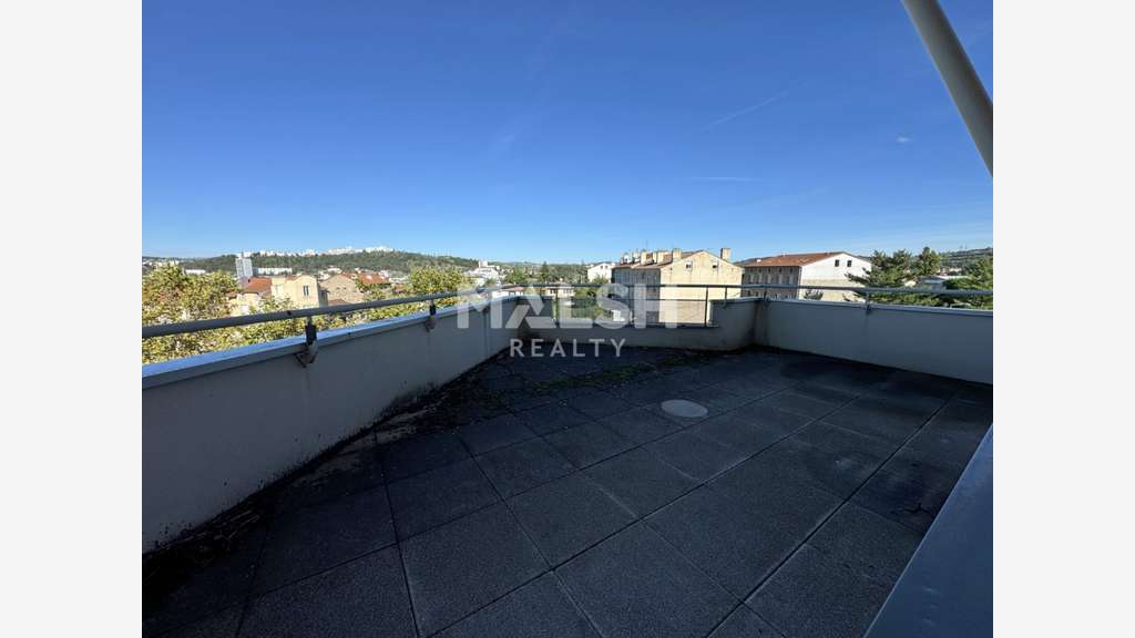 A louer bureaux 156m² grande terrasse à St-Étienne