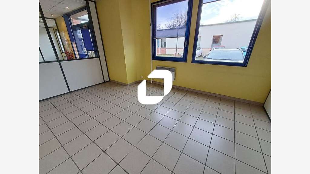 A louer Bureaux 300m² Templemars