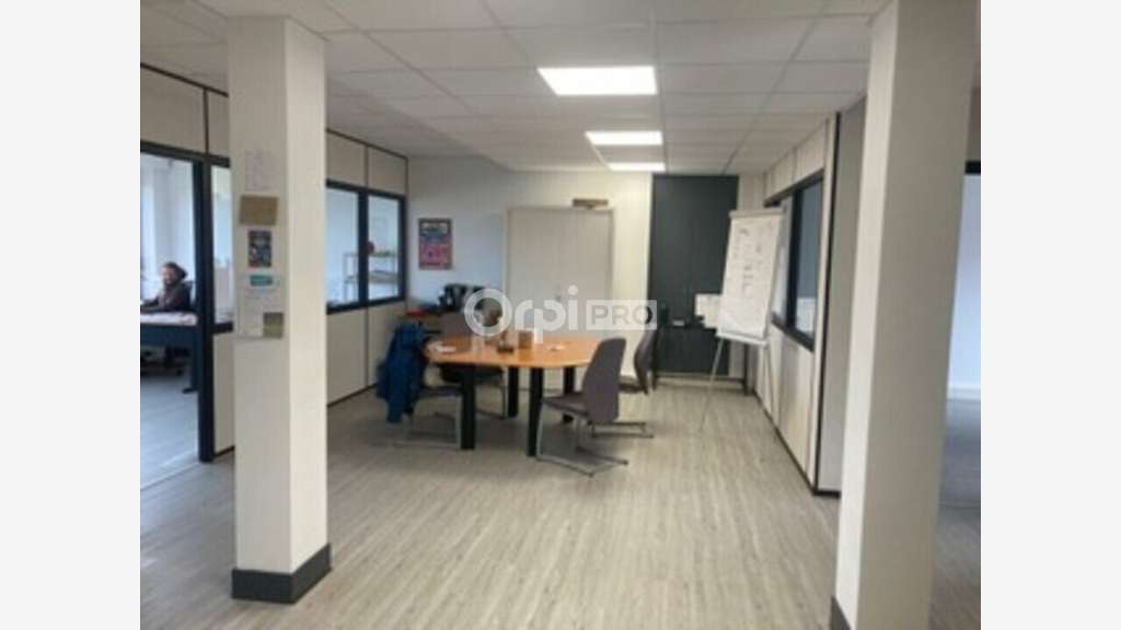 Bureaux 100m² R+1 à louer à Tergnier 