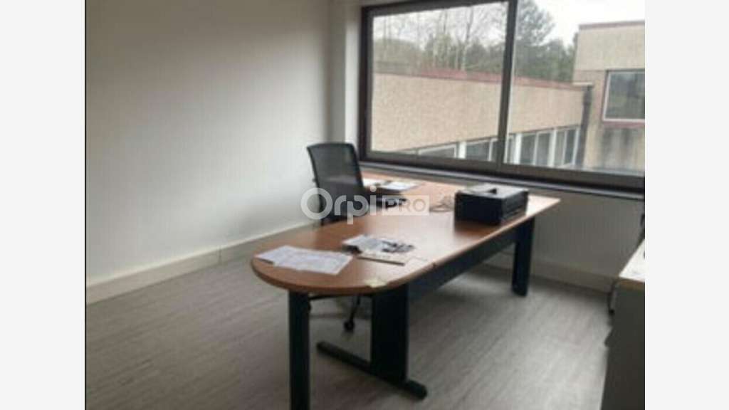 Bureaux 100m² R+1 à louer à Tergnier 