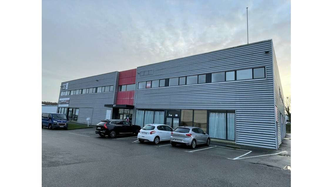 A louer bureaux 740m² R+1 à Theix Atlantheix