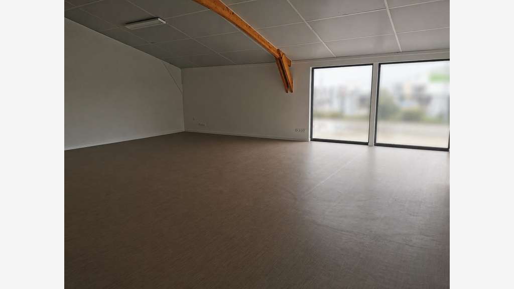 A louer bureaux de 80m² au 1er étage Theix-Noyalo