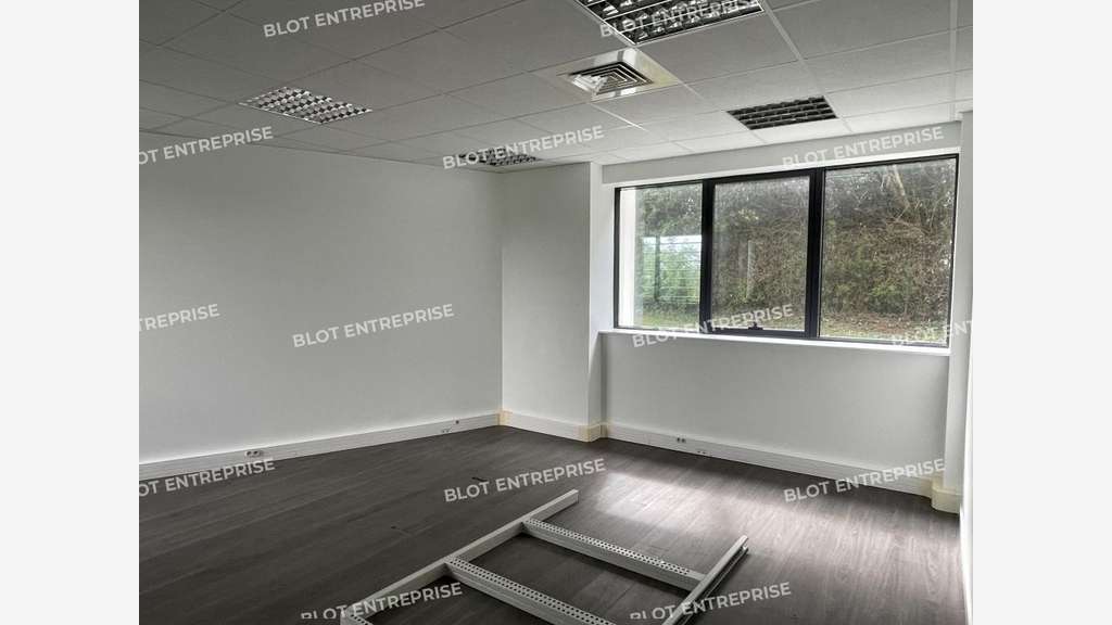 A louer bureaux 336m² RDC à Thorigné-Fouillard