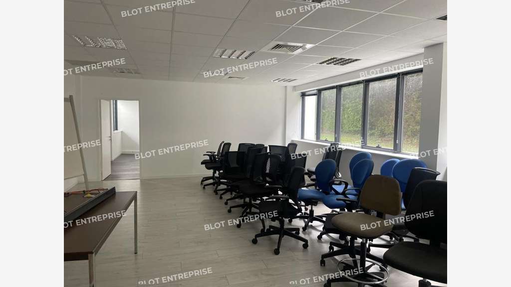 A louer bureaux 336m² RDC à Thorigné-Fouillard