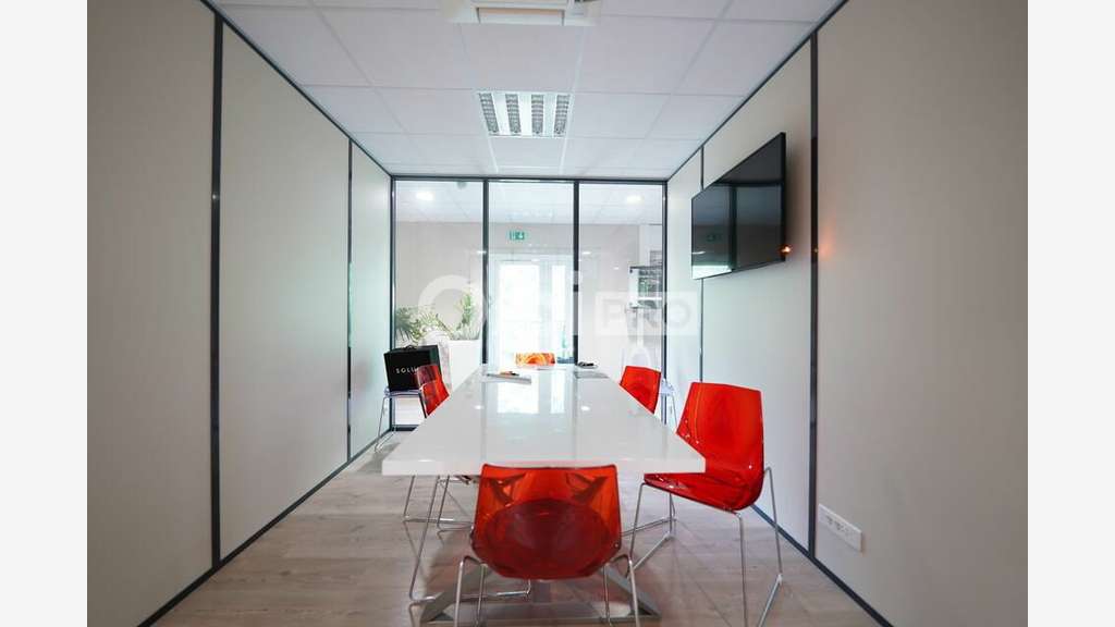 Bureaux à louer 154m²  R+1 à Thurins