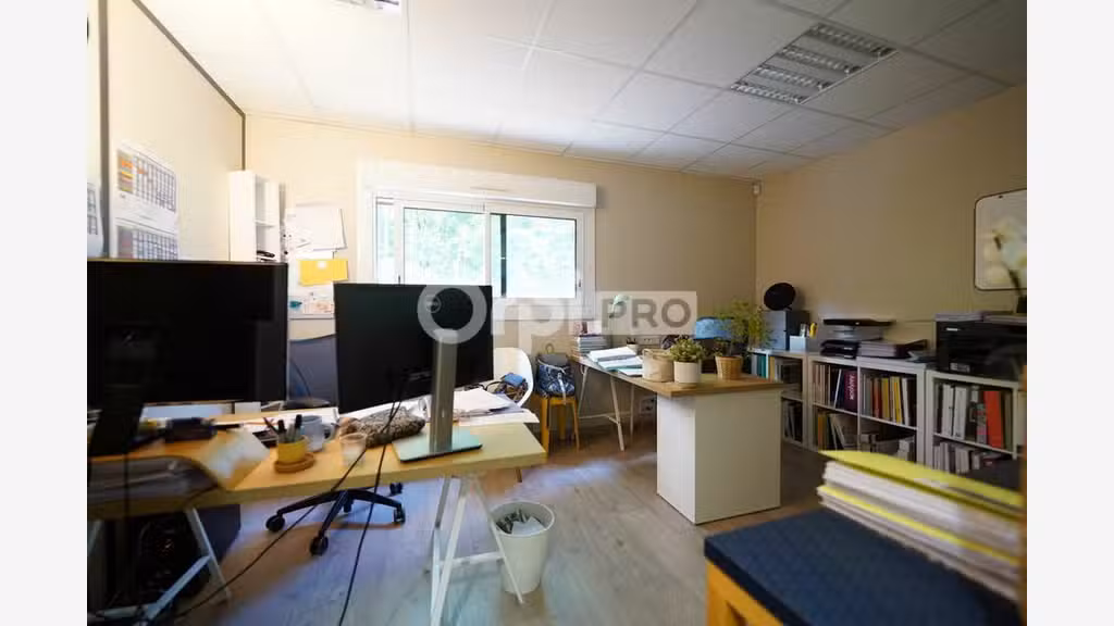Bureaux à louer 154m²  R+1 à Thurins