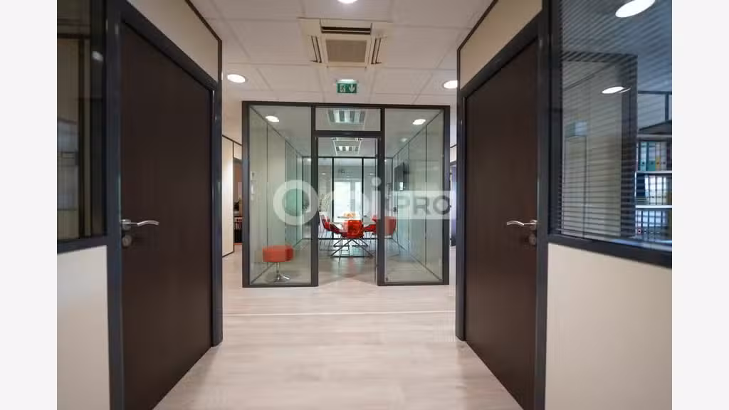 Bureaux à louer 154m²  R+1 à Thurins