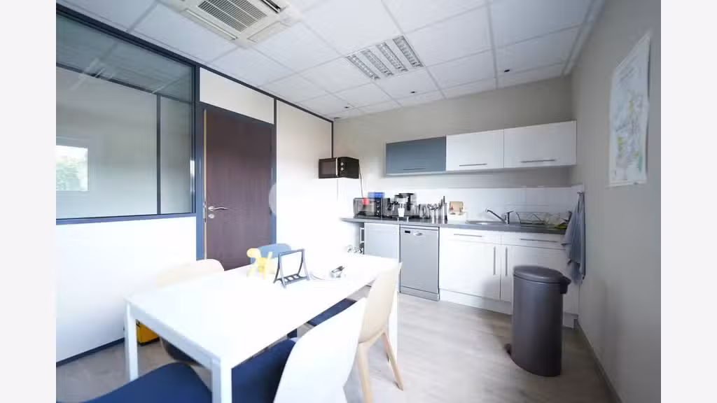 Bureaux à louer 154m²  R+1 à Thurins