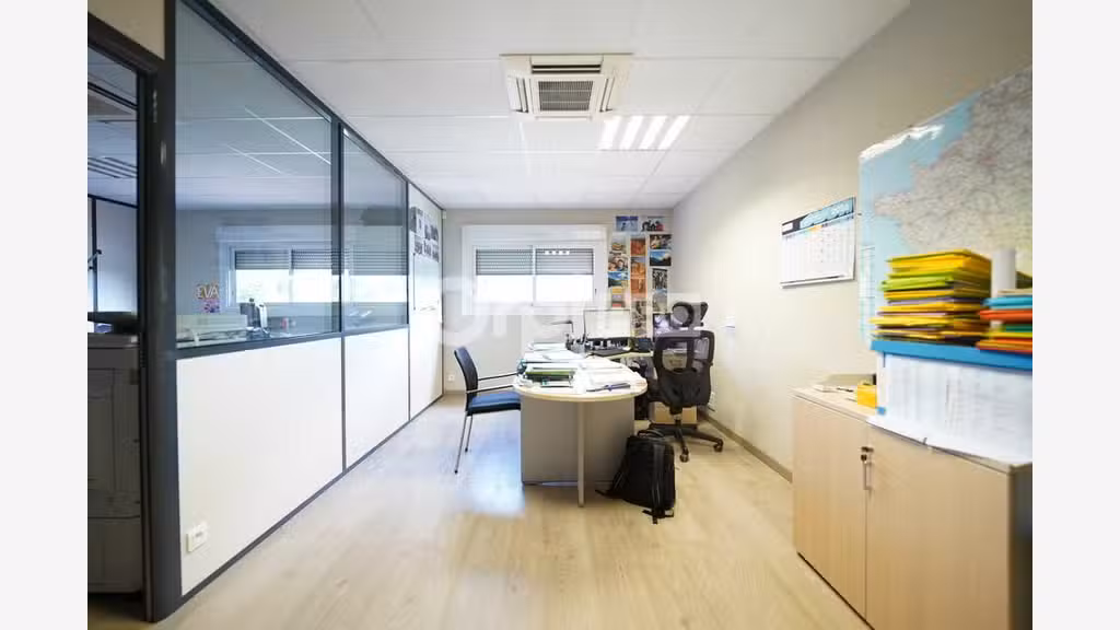 Bureaux à louer 154m²  R+1 à Thurins