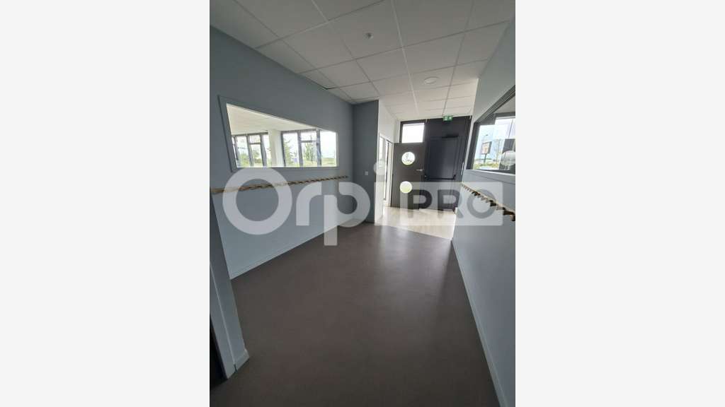 Bureau 200m² RDC à louer à Tinqueux
