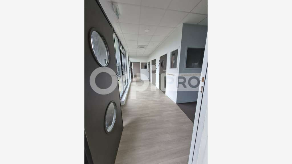 Bureau 200m² RDC à louer à Tinqueux