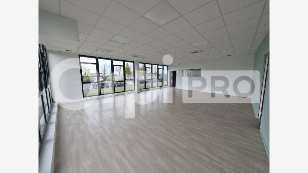 Bureau 200m² RDC à louer à Tinqueux