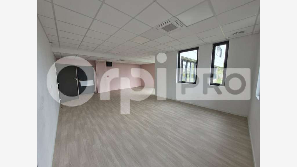 Bureau 200m² RDC à louer à Tinqueux