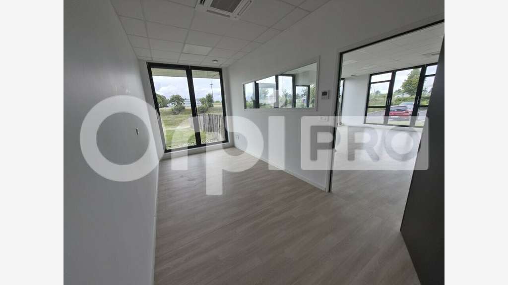 Bureau 200m² RDC à louer à Tinqueux