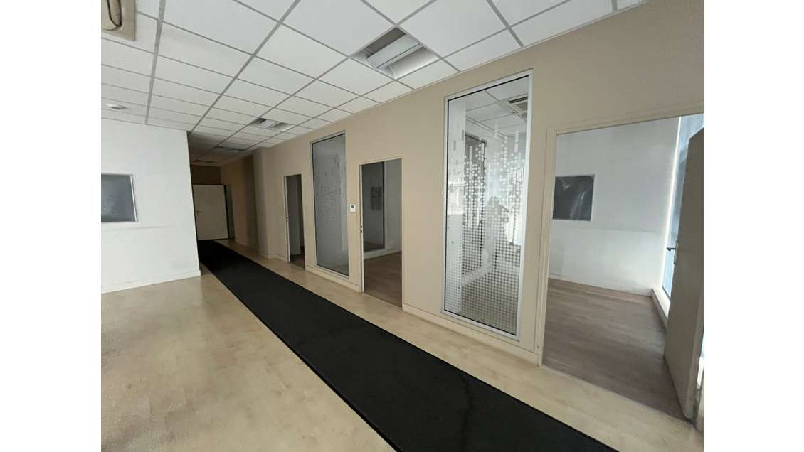 Local commercial 242m² axe très passant de Toulon