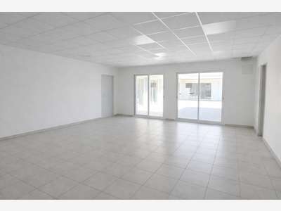 A louer bureaux de 488m² en za Solliès-Pont