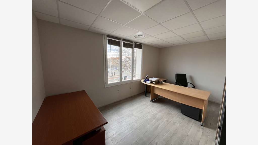 A louer bureaux de 130m² R+1 à l'entrée de Toulon