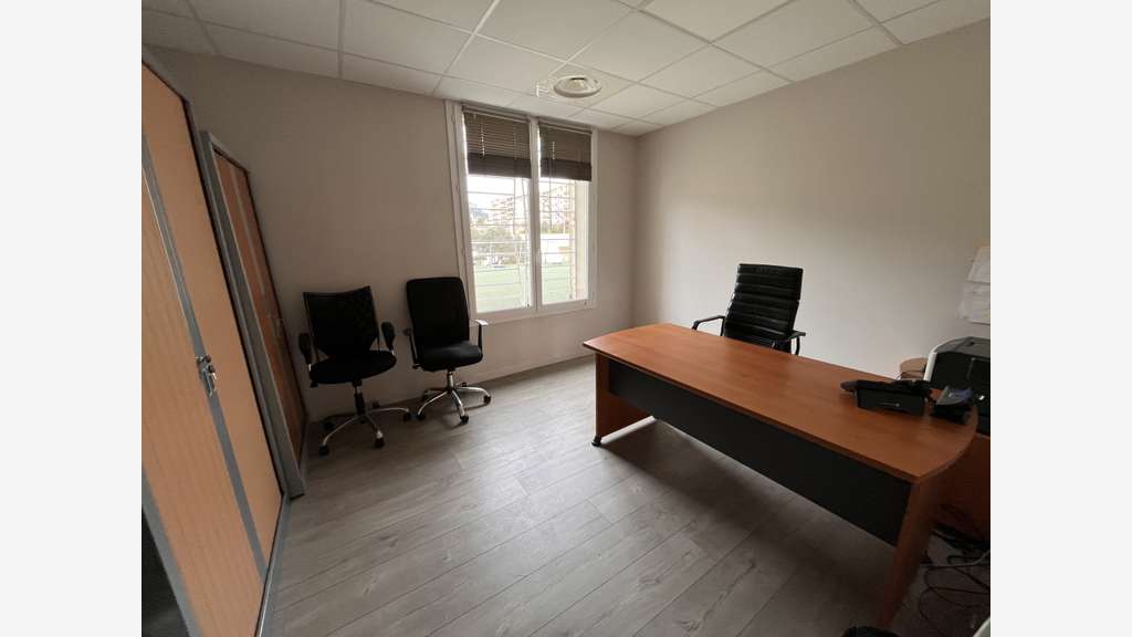 A louer bureaux de 130m² R+1 à l'entrée de Toulon