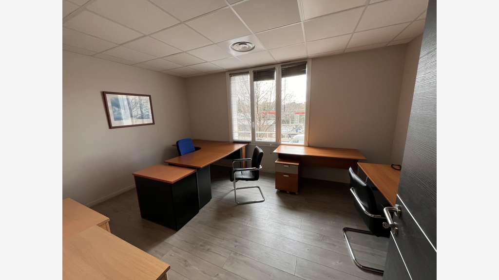 A louer bureaux de 130m² R+1 à l'entrée de Toulon