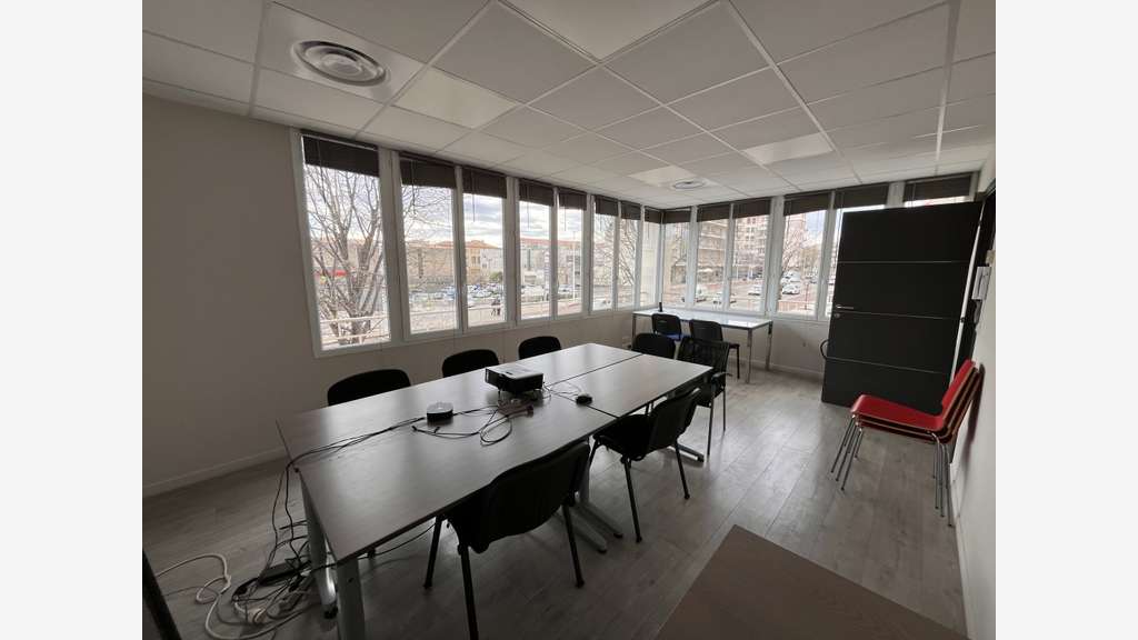 A louer bureaux de 130m² R+1 à l'entrée de Toulon