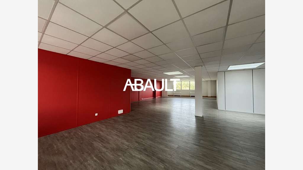A louer plateaux de bureaux R+1 Cité de l'Espace