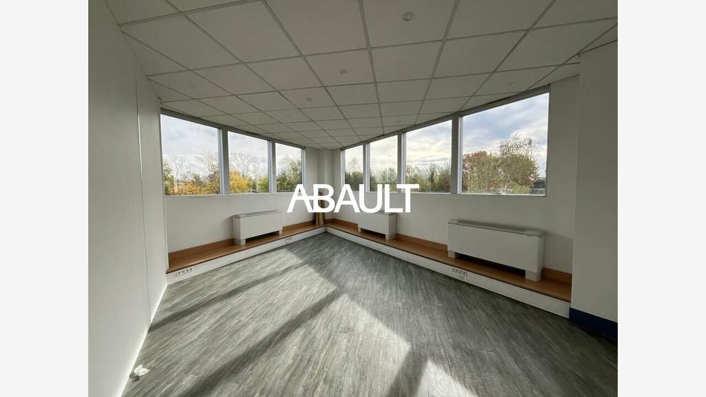 A louer plateaux de bureaux R+1 Cité de l'Espace