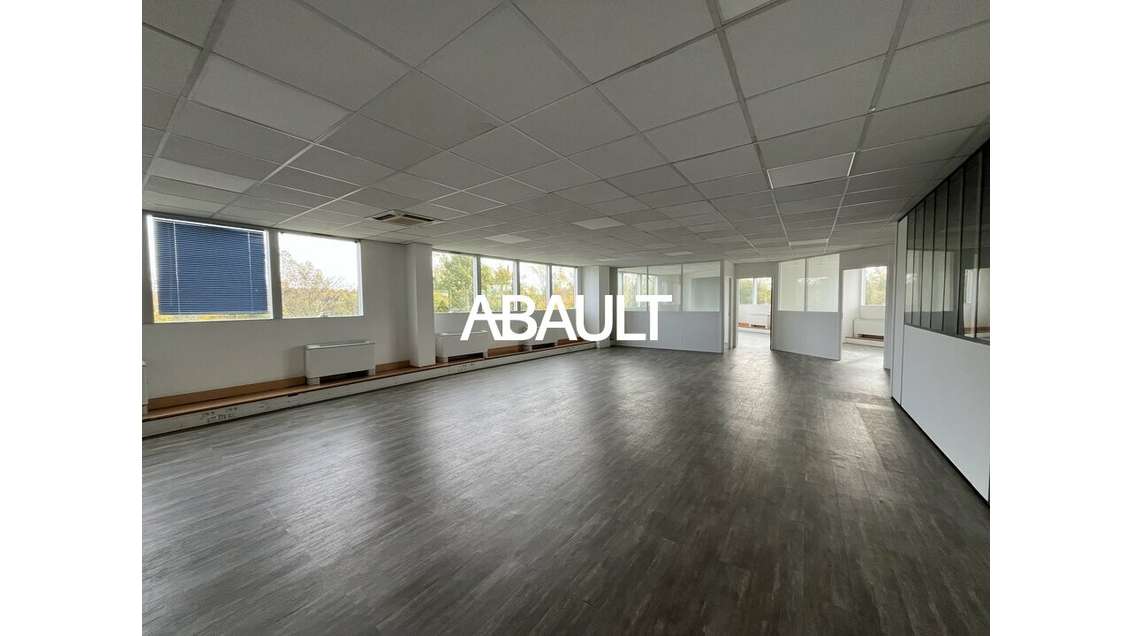 A louer plateaux de bureaux R+1 Cité de l'Espace