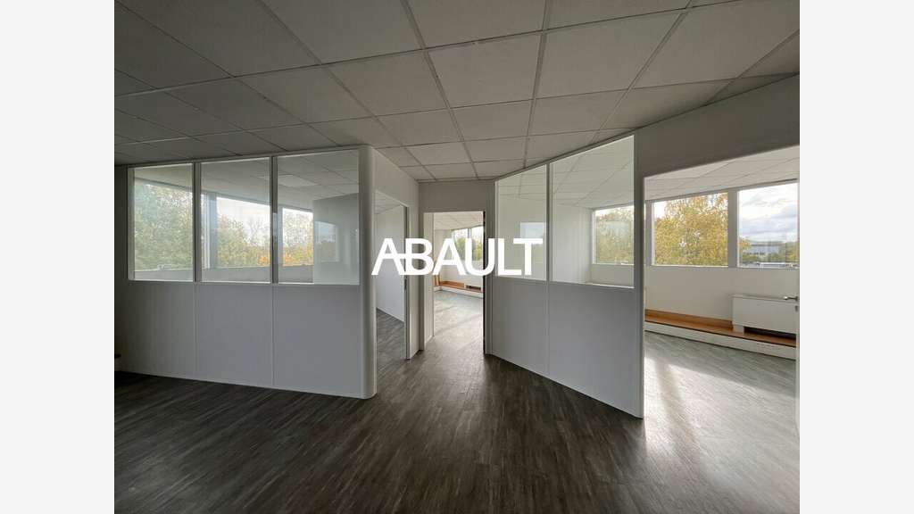 A louer plateaux de bureaux R+1 Cité de l'Espace