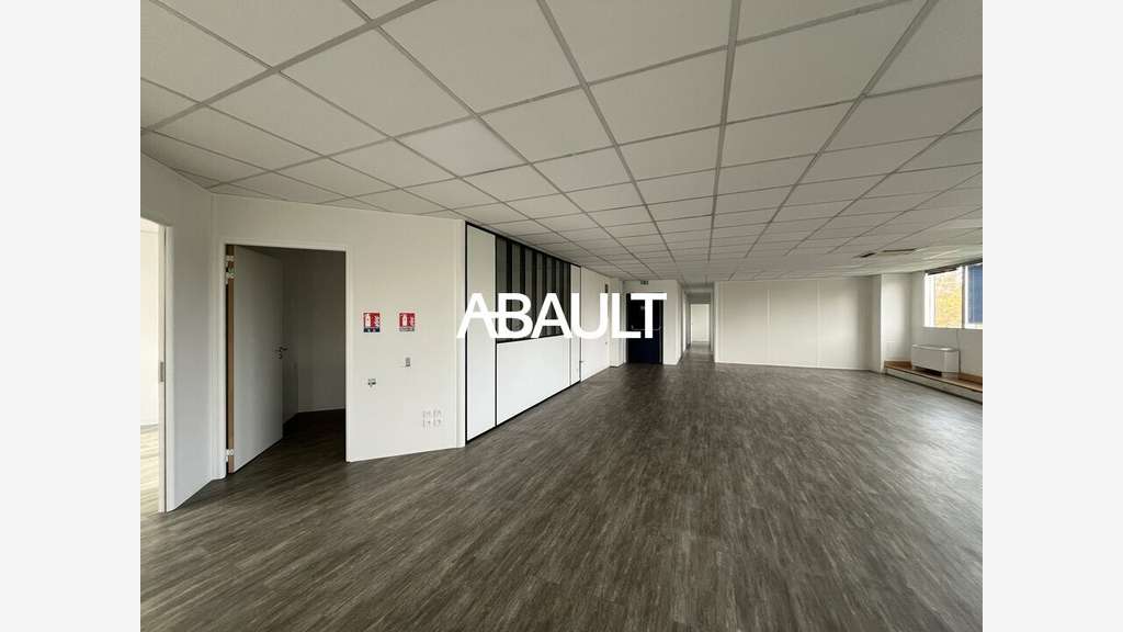 A louer plateaux de bureaux R+1 Cité de l'Espace