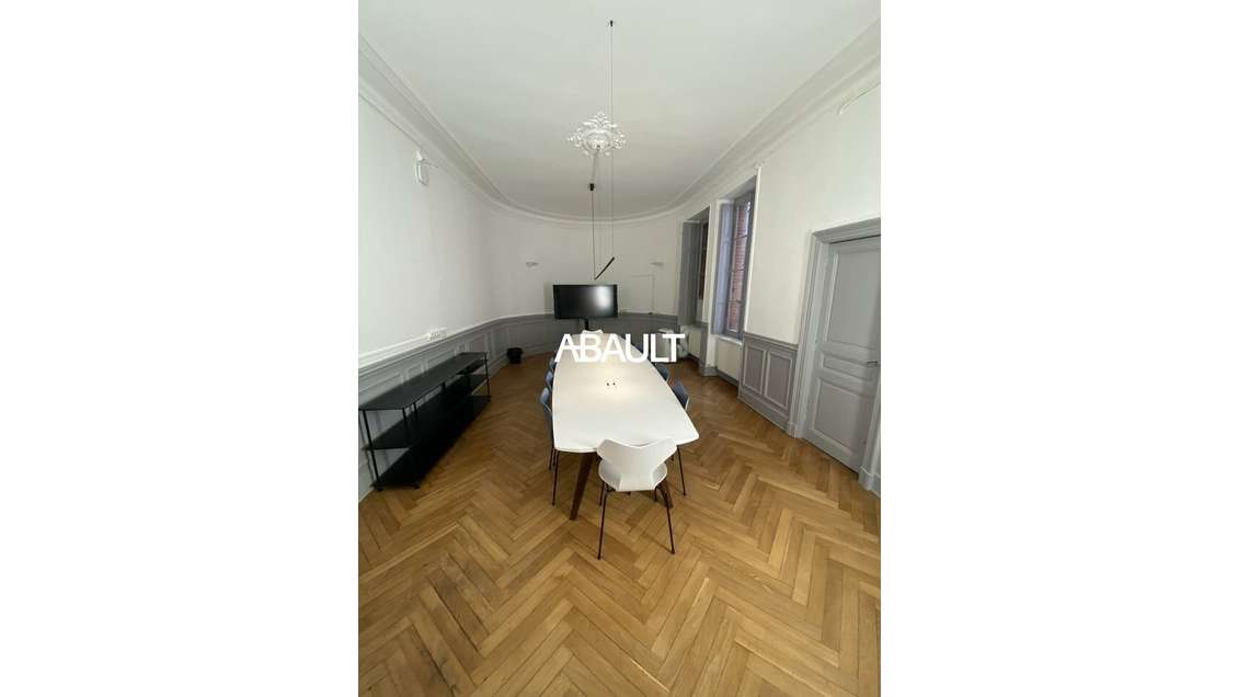 Loue bureaux 260m² au 1er étage à Toulouse centre