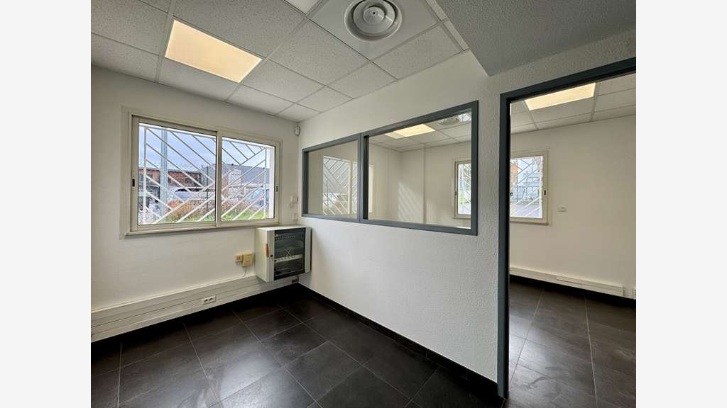 A louer bureaux 104m² zone Thibault / Monlong