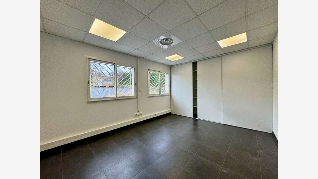 A louer bureaux 104m² zone Thibault / Monlong