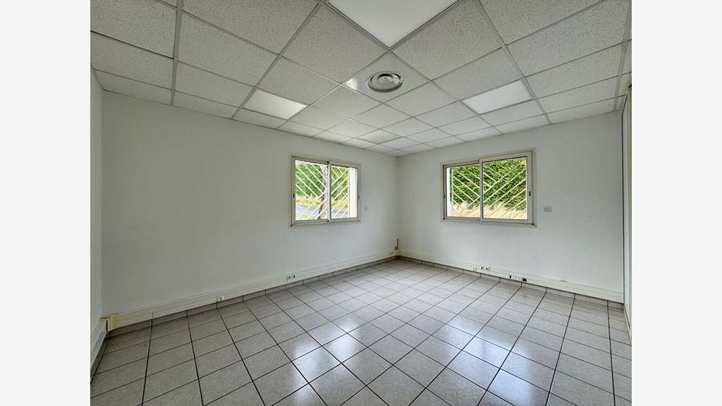 A louer bureaux 104m² zone Thibault / Monlong