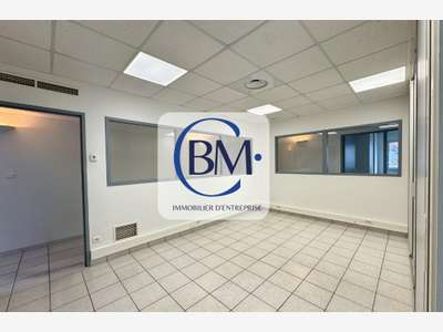 A louer bureaux 104m² zone Thibault / Monlong