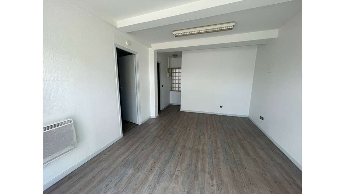 Loue bureaux de 37m² à rue Louis Vestrepain