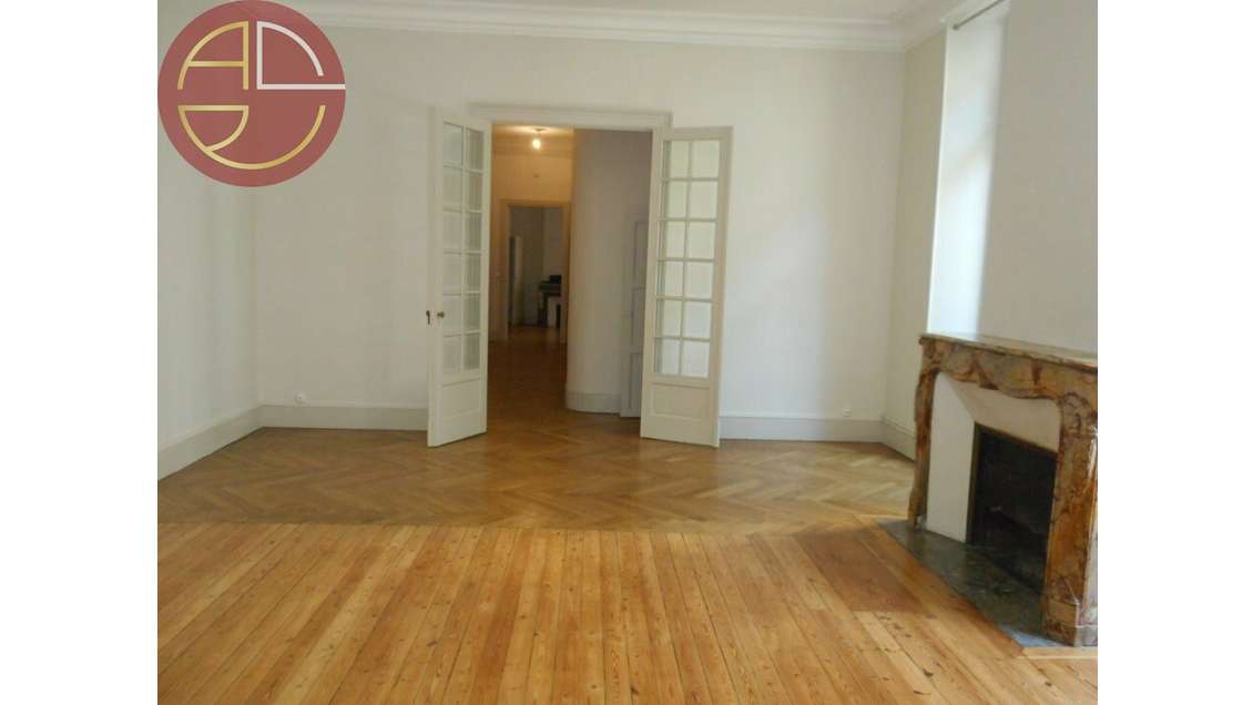 Loue bureau 219m² Toulouse hypercentre St Etienne