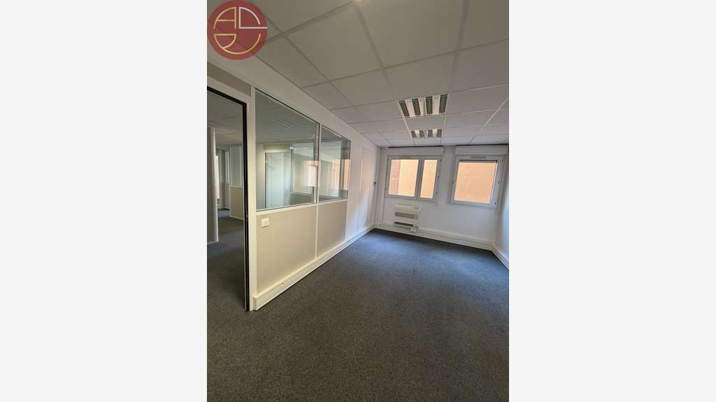 Loue bureaux de 195m² à Toulouse Médiathèque