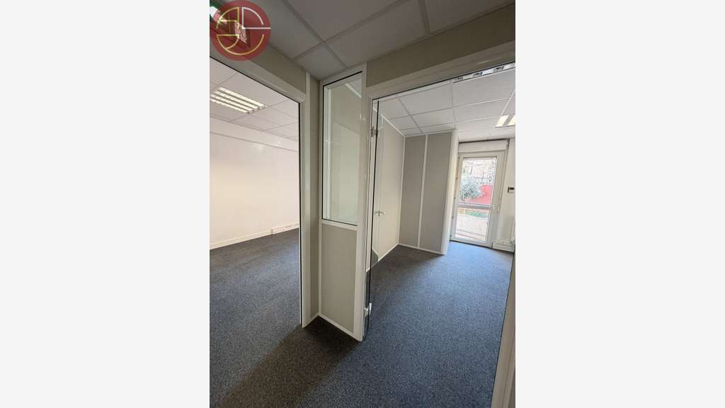 Loue bureaux de 195m² à Toulouse Médiathèque