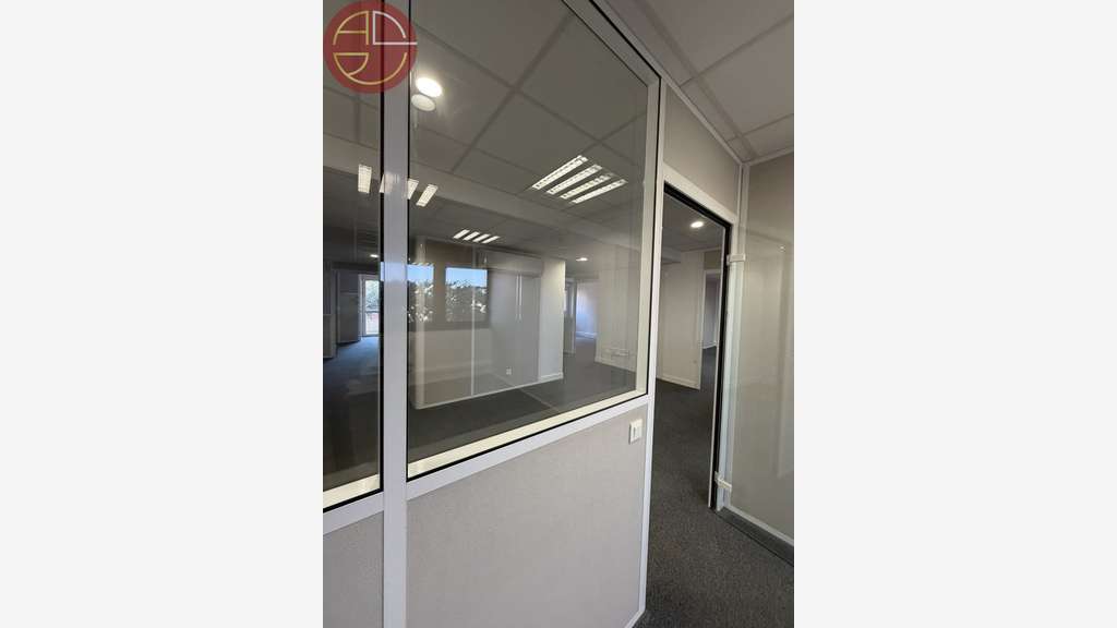Loue bureaux de 195m² à Toulouse Médiathèque