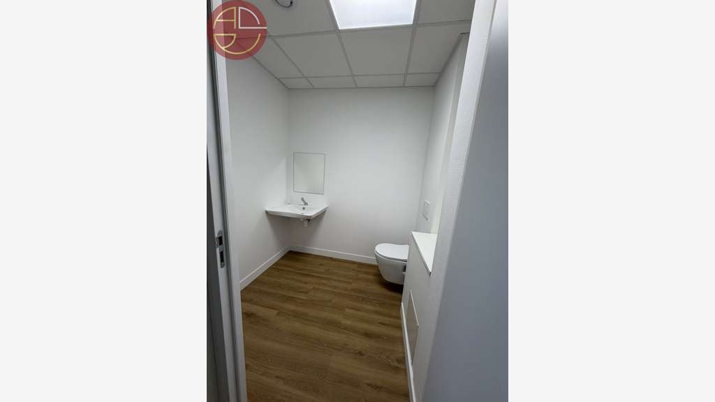 Loue bureaux de 195m² à Toulouse Médiathèque